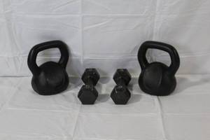 lot 19 image: Set of 2 10 lb Kettlebells and 2 8 lb Dumbbells