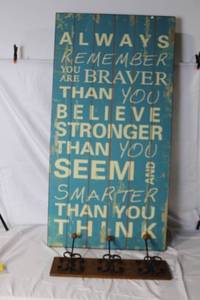 lot 54 image: Decorative Wall Plaque with Inspirational Quote and 3-Hook Metal Wall Rack