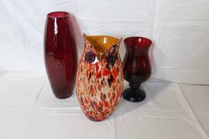 lot 59 image: Set of 3 Decorative Glass Vases Including Owl Motif and Red Designs