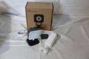 lot 101 image: Vivint Indoor Camera Pro VS-IDC350-GRY with Power Adapter