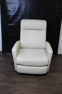 lot 125 image: White Power Recliner Chair with Minor Wear