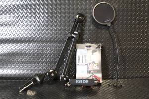 lot 159 image: Vlogging Audio and Video Kit with RODE Mic, LED Light, Tripod, and Pop Filter