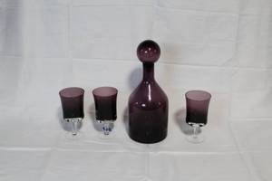 lot 186 image: Amethyst Glass Decanter with Stopper and 3 Matching Goblets