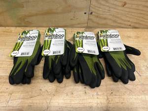 lot 49 image: Bellingham Bamboo Gardener Unisex Palm-dipped Gardening Gloves Green S 1 pair