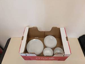 lot 2 image: EVERYDAY VITRIFIED PORCELAIN DINNERWARE SET