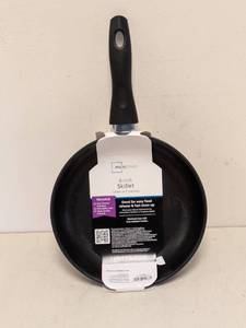 lot 12 image: NEW MAINSTAYS 8 SKILLET