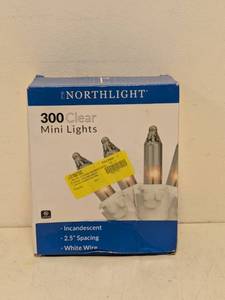 lot 47 image: NORTHLIGHT 300 CLEAR MINI LIGHTS