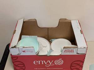 lot 5 image: KIRKLAND SIGNATURE 20PC. DINNERWARE SET