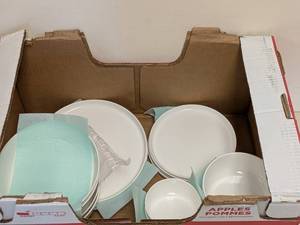 KIRKLAND SIGNATURE 20PC. DINNERWARE SET