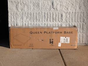 lot 52 image: HOME BY HOLLYWOOD QUEEN PLATFORM BASE