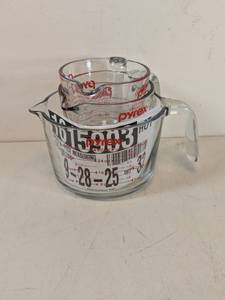 lot 123 image: PYREX 3PC. MEASURING CUP SET