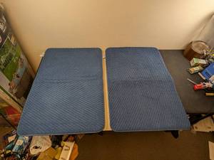 lot 189 image: (2) COTTON MEMORY FOAM MACHINE WASHABLE BATH MATS (BLUE)