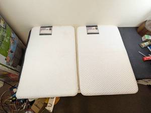 lot 188 image: (2) COTTON MEMORY FOAM MACHINE WASHABLE BATH MATS (WHITE)