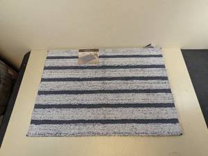 lot 192 image: NEW STRIPED BATHMAT (BLUE)