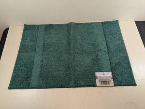 lot 195 image: NEW MOHAWK BATH RUG (GREEN)
