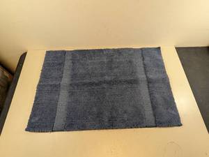 lot 196 image: NEW MOHAWK BATH RUG (BLUE)
