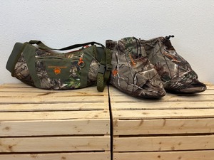 lot 3 image: ArcticShield Classic Elite Hand Warmer & A Pair Medium Arctic Shield Boot Insulators