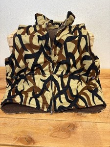 lot 36 image: Vintage Like New Day One XL Tribal Camouflage fleece hunting vest - With Back Bird Pouch