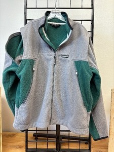 lot 41 image: Large Ptarmigan Convertible Heavy Fleece Jacket with Heavy Plastic Zipper Removable Arms to make Vest