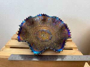 lot 6 image: 8 Fenton Cobalt Blue Scalloped Ribboned Patterned Hearts & Vines Carnival Glass  Bowl