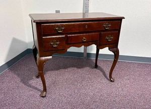 lot 13 image: Vintage Hammary Queen Anne Style Mahogany Lowboy Table w 4 Drawers Minimal Wear 35W x 18D x 30H