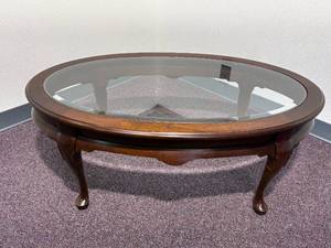 lot 16 image: Oval Glass Top Cherry Queen Anne Leg Coffee Table Hammary Carlton Manor 32W x 24D x 16.5H