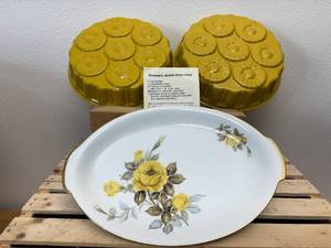 lot 30 image: 2 Pineapple Upside Down Pans and Cotillion Serving Platter by Sango