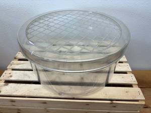lot 32 image: Vintage Shamrock Durable Rigid See At A Glance Plastic Hat Box