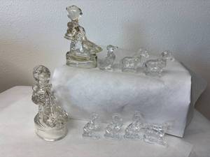 lot 46 image: (9) L.E. Smith Pressed Glass Pieces (2) Goose Girls (6) Assorted Mini Horses & (1) Mini Duck