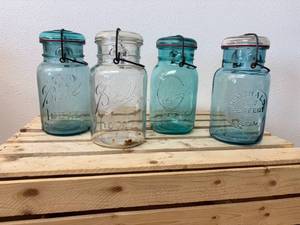 lot 52 image: 4 Bail Wire Close Glass Top Canning Jars
