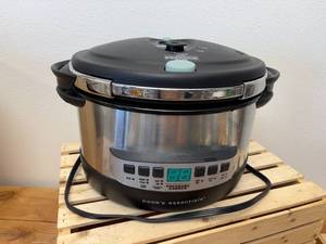 lot 60 image: Cooks Essential 8QtProgramable Pressure Cooker