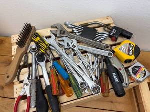 lot 61 image: Pile of Misc Hand Tools