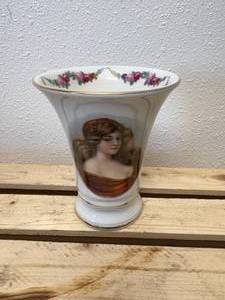 lot 68 image: 1940s Schumann 5 Porcelain Vase with Beautiful Woman