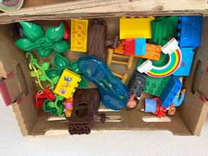 lot 98 image: Assorted Mega Bloks Pieces - Dora, Trees, Vines