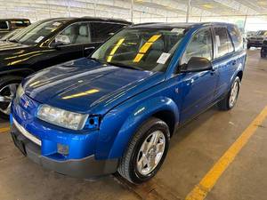 lot 14 image: 2004 Saturn Vue AWD