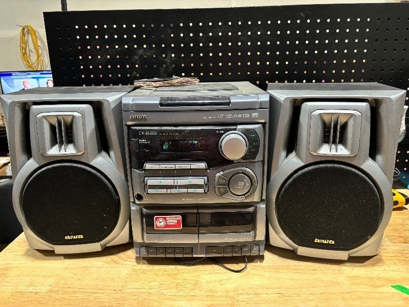lot 14 image: Vintage AIWA Stereo System