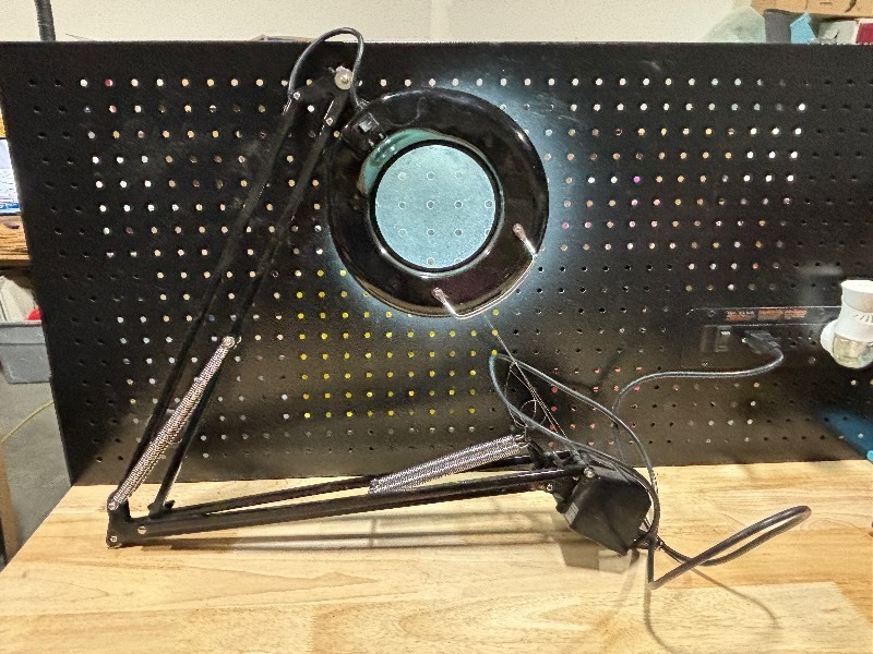 lot 18 image: Magnifying Lamp