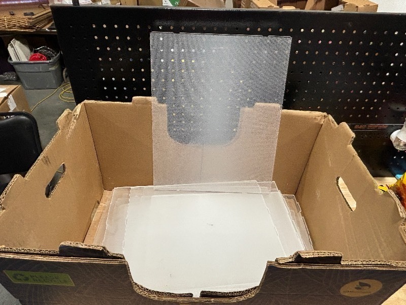 lot 8 image: Assorted Plexiglass