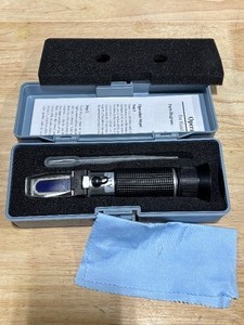 lot 6 image: Portable Refractometer