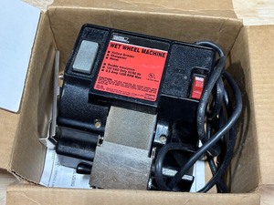 lot 22 image: Wet Wheel Machine Sharpener