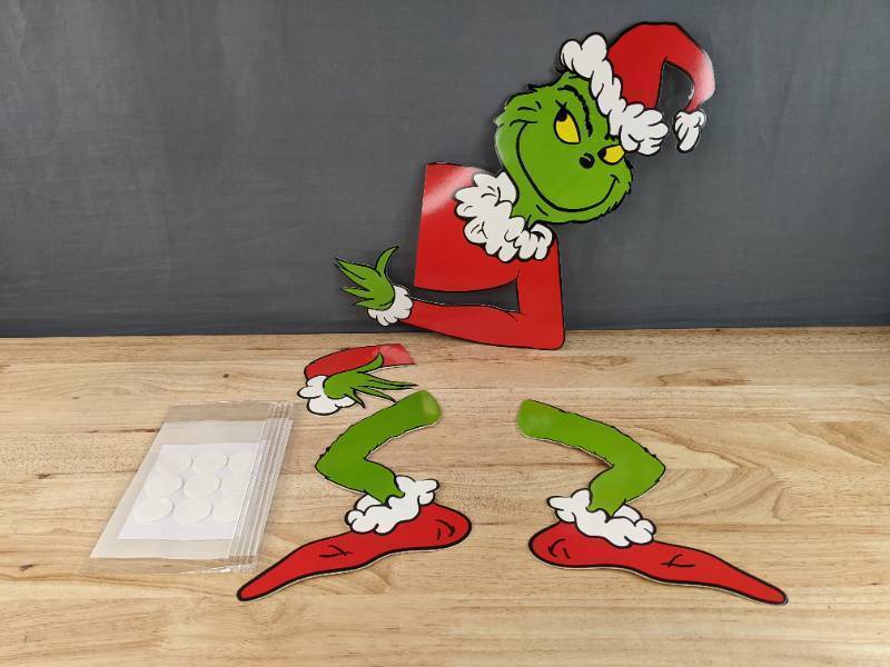 lot 33C image: The Grinch Christmas Tree Decoration - Brand New