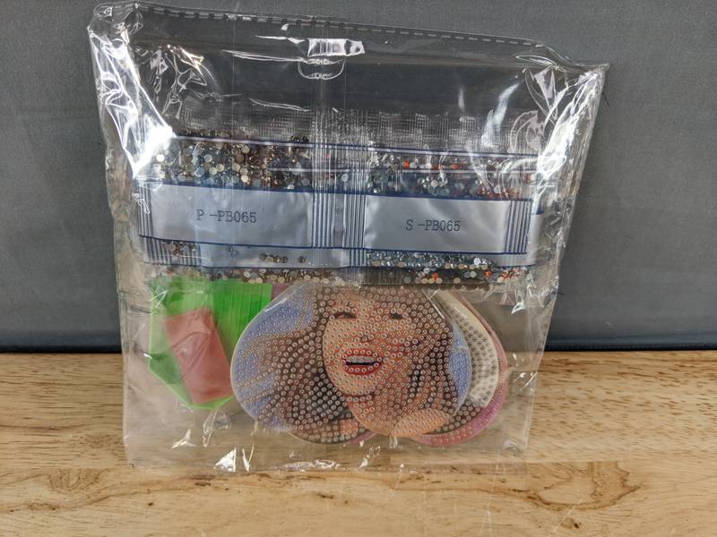 lot 84G image: 4 Taylor Swift Diamond Art Bookmarks - Brand New