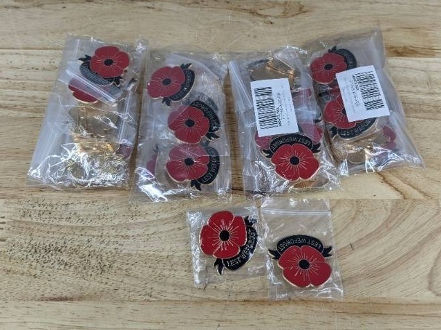 lot 87E image: 39 Red Poppy Lest We Forget Remembrance War Pins - Brand New