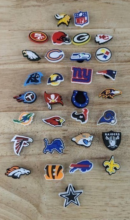 lot 29A image: 31 Brand New NFL Football Croc Charms