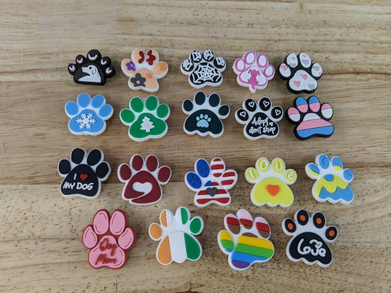 lot 58H image: 19 Brand New Dog Paw Croc Charms N