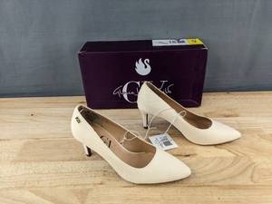 lot 157B image: Gloria Vanderbilt Marilyn Pumps US Womens Size 6 Natural - Brand New
