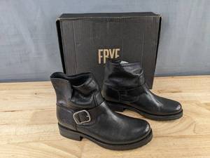 lot 209 image: Frye Veronica Bootie Black Leather Ladies Size 7
