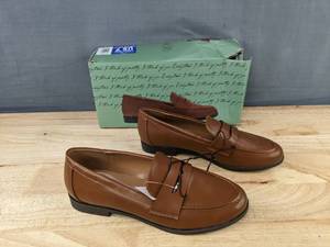 lot 220 image: Kensie Gitty Cognac Loafers Ladies US 7 - Brand New