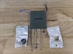 lot 153 image: King and Queen Crown Pendant Necklaces - Brand New