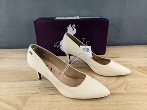 lot 158 image: Glamour Joc Marilyn Natural Pumps Size 10 - New